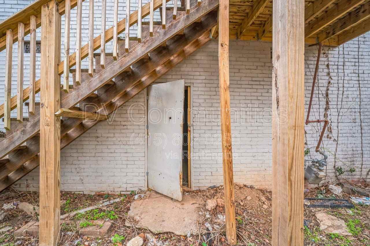 927 Byron Dr Sw - Photo 5 of 37