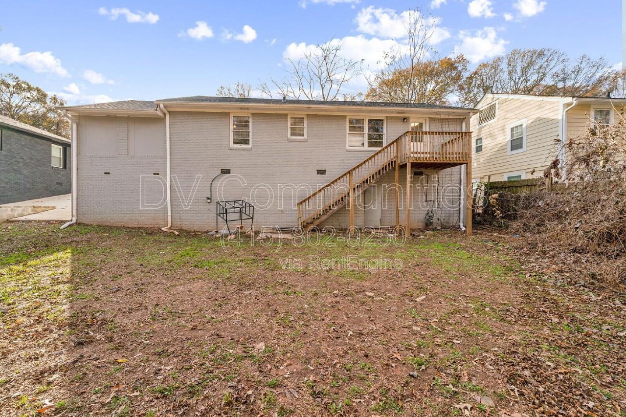 927 Byron Dr Sw - Photo 4 of 37