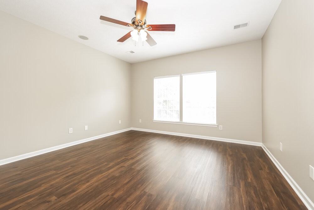 8006 Alydar Ct - Photo 4 of 17