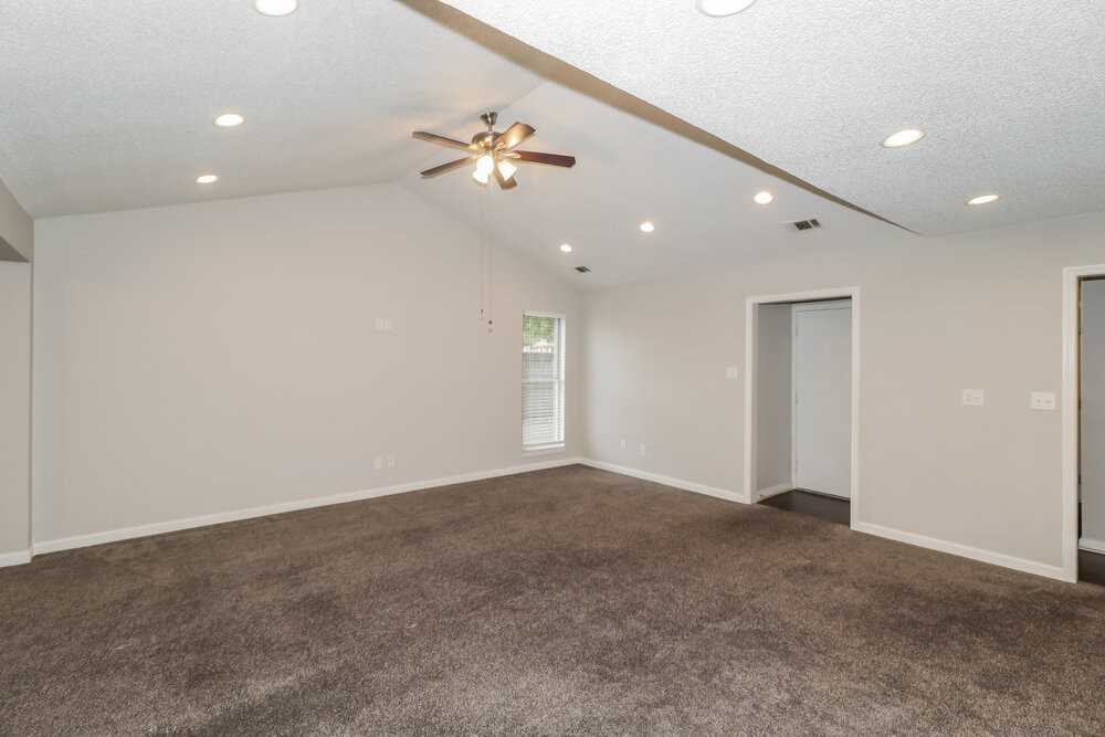 6124 Kensington Cir - Photo 4 of 16