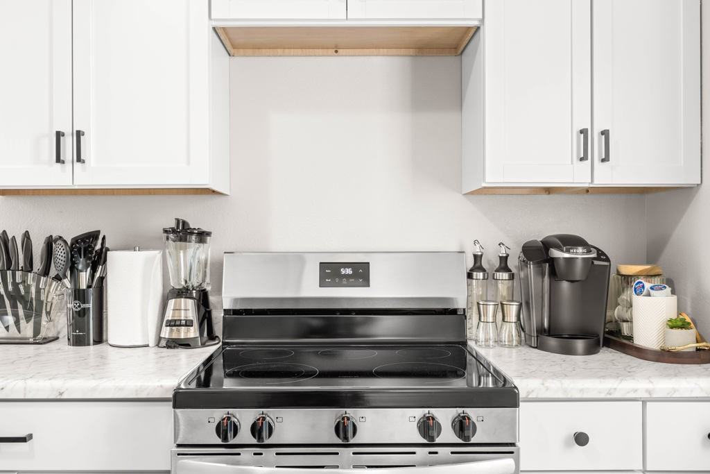 639 Maple St #B - Photo 2 of 12