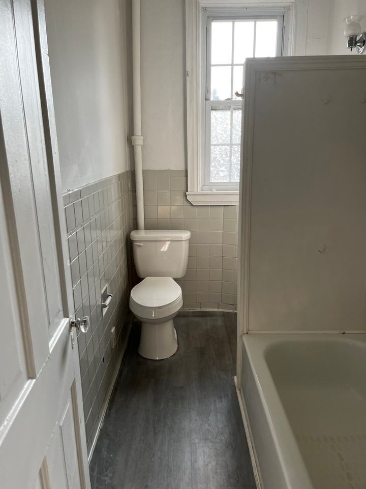 103 E Cecil Ave - Photo 2 of 10