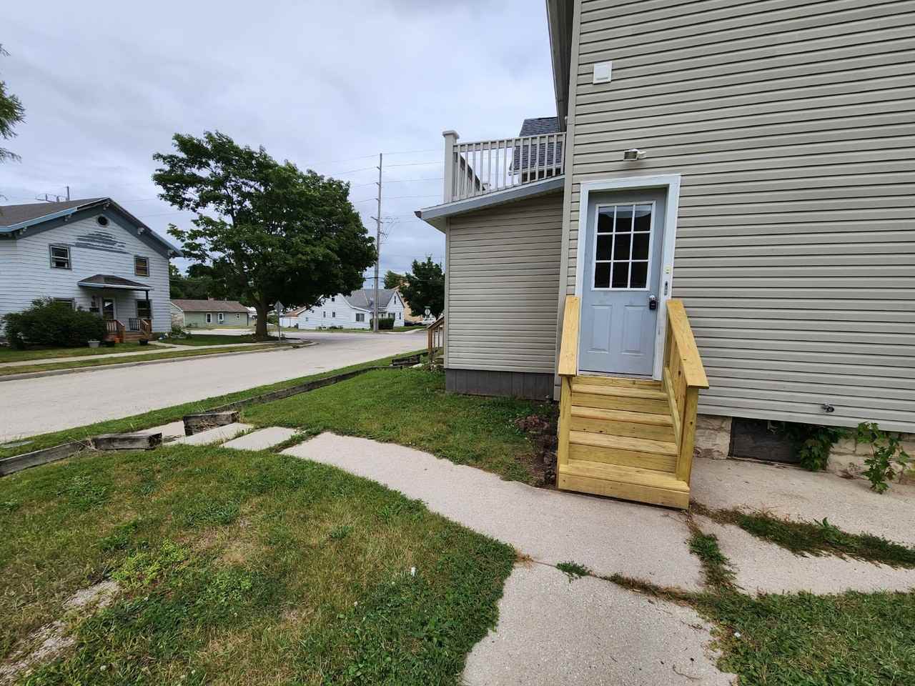 288 S Hickory St - Photo 2 of 12
