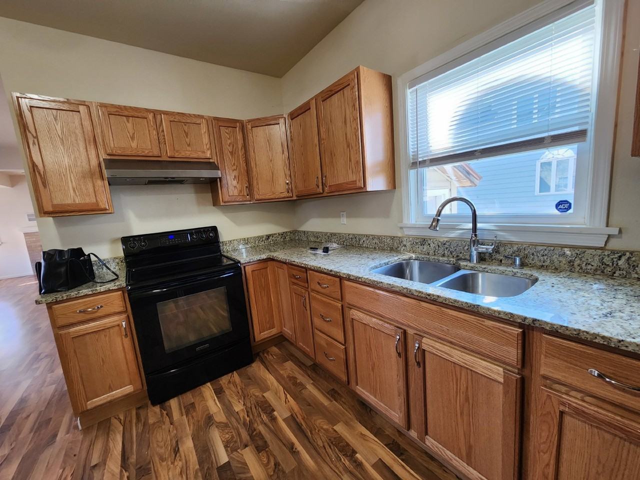 288 S Hickory St - Photo 5 of 12