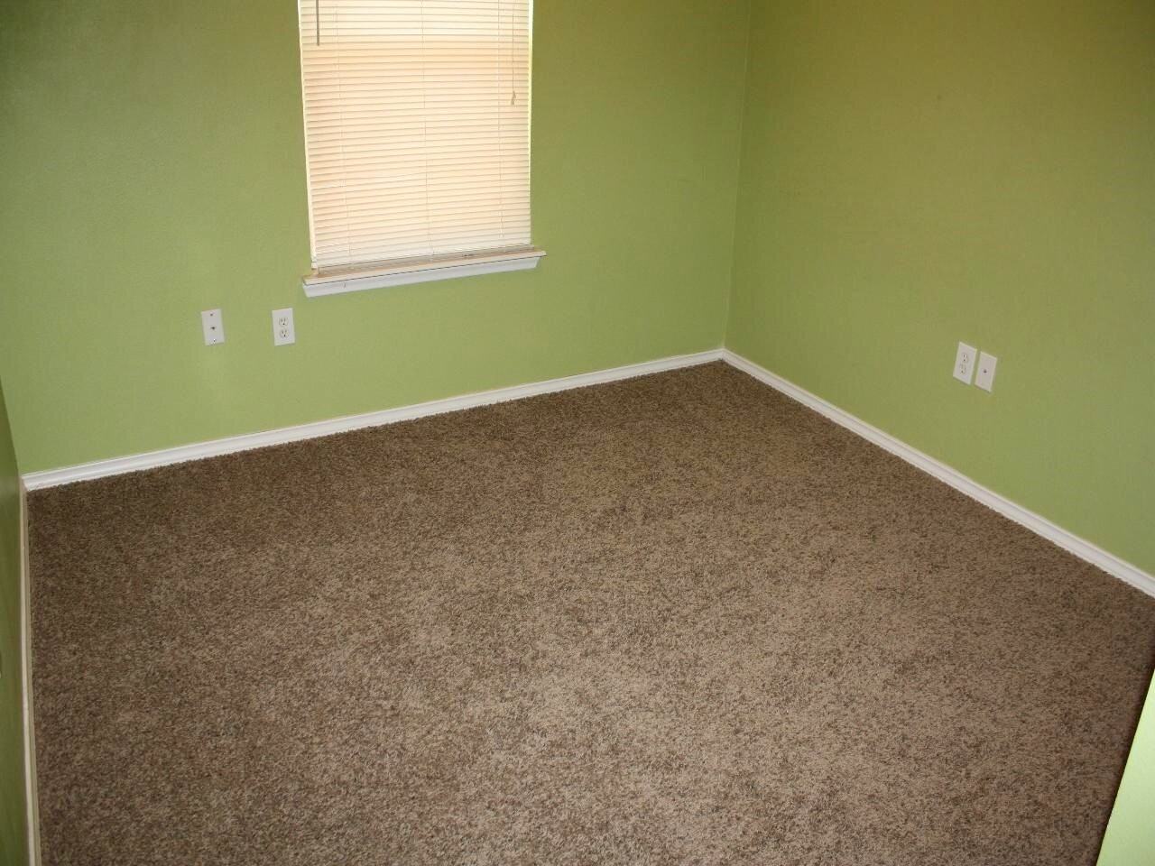 6535 87th St - Photo 4 of 8