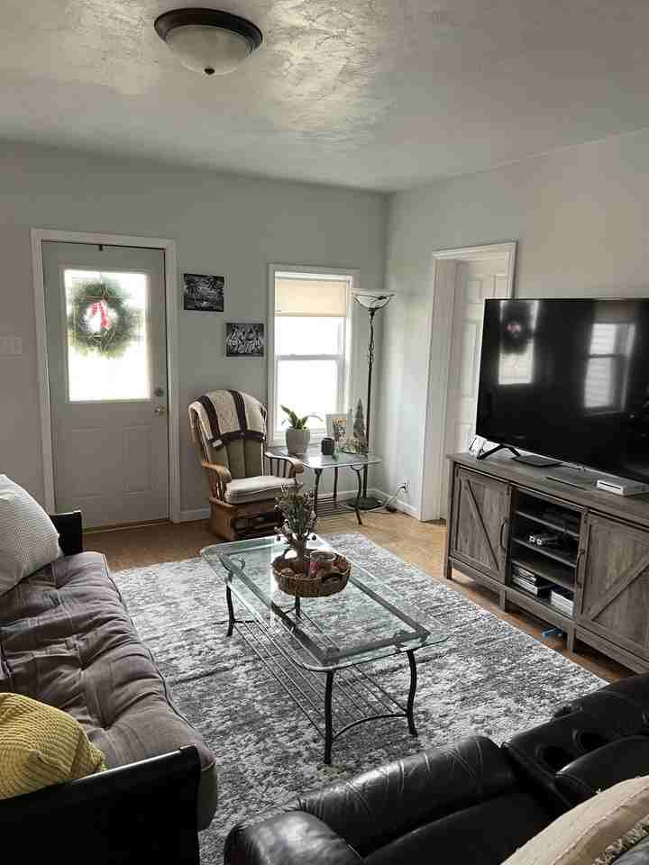 954 Higgins Ave - Photo 3 of 16