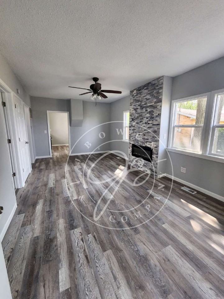 309 S Main St - Photo 3 of 22