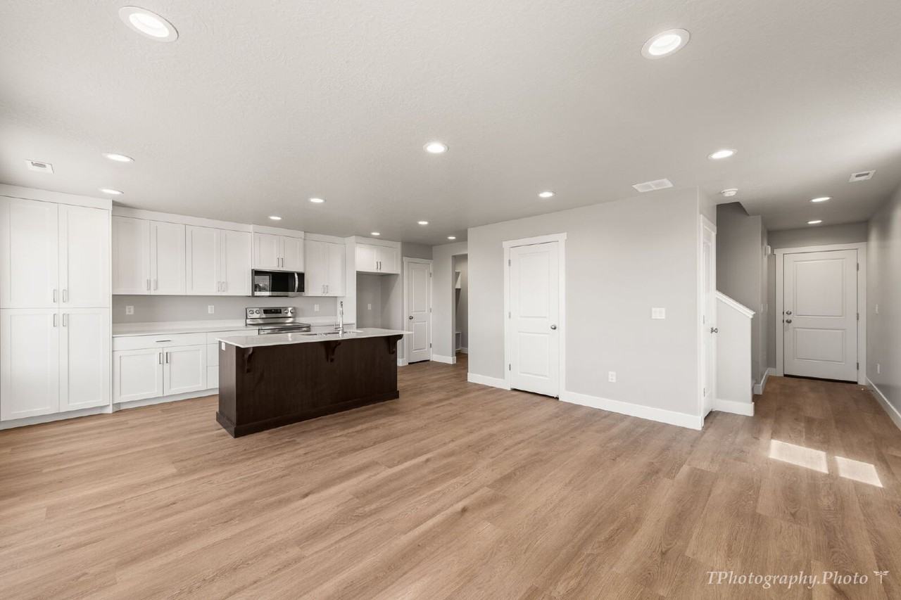 535 W 2530 N #6 - Photo 2 of 19