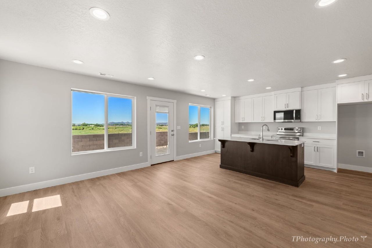 535 W 2530 N #6 - Photo 4 of 19