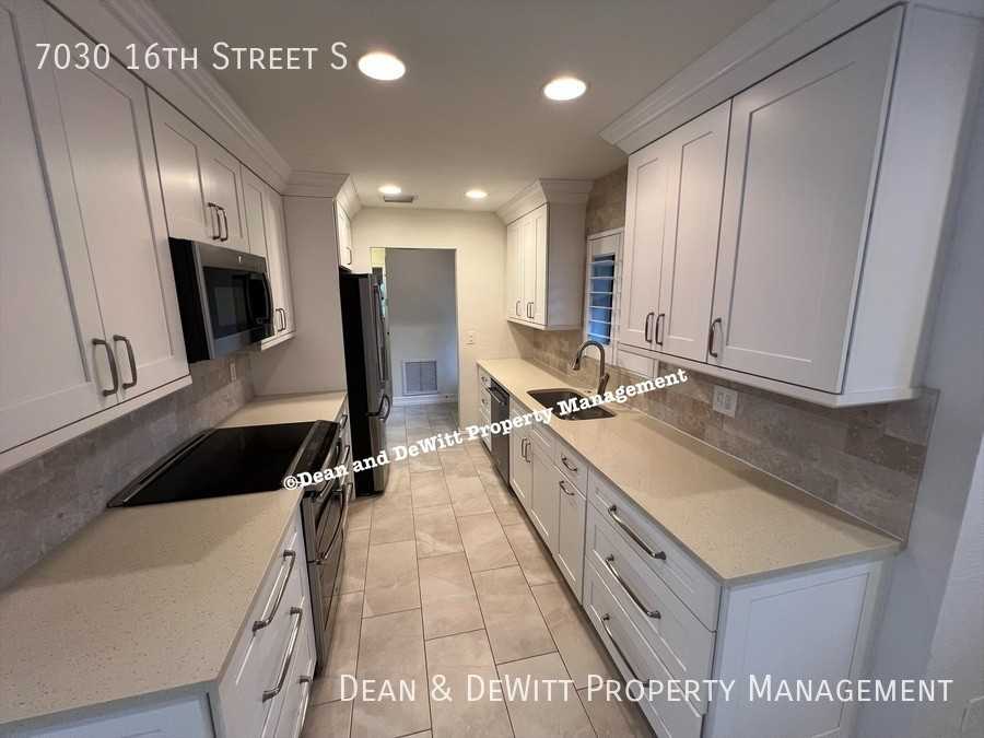 7030 16th St S - Photo 6 of 24