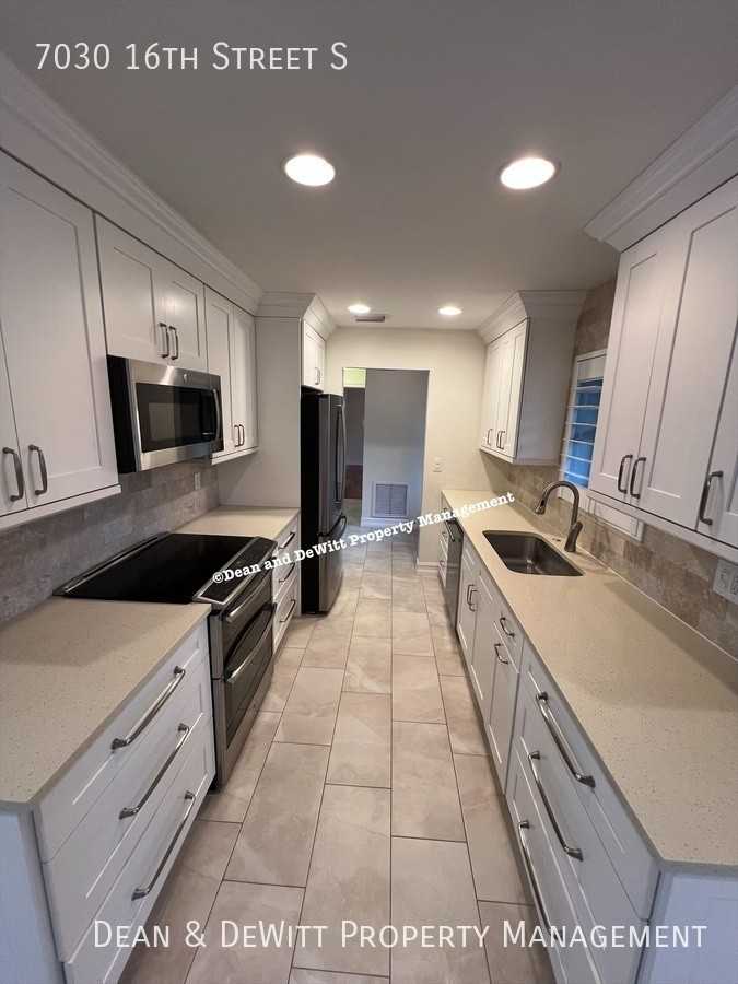 7030 16th St S - Photo 7 of 24