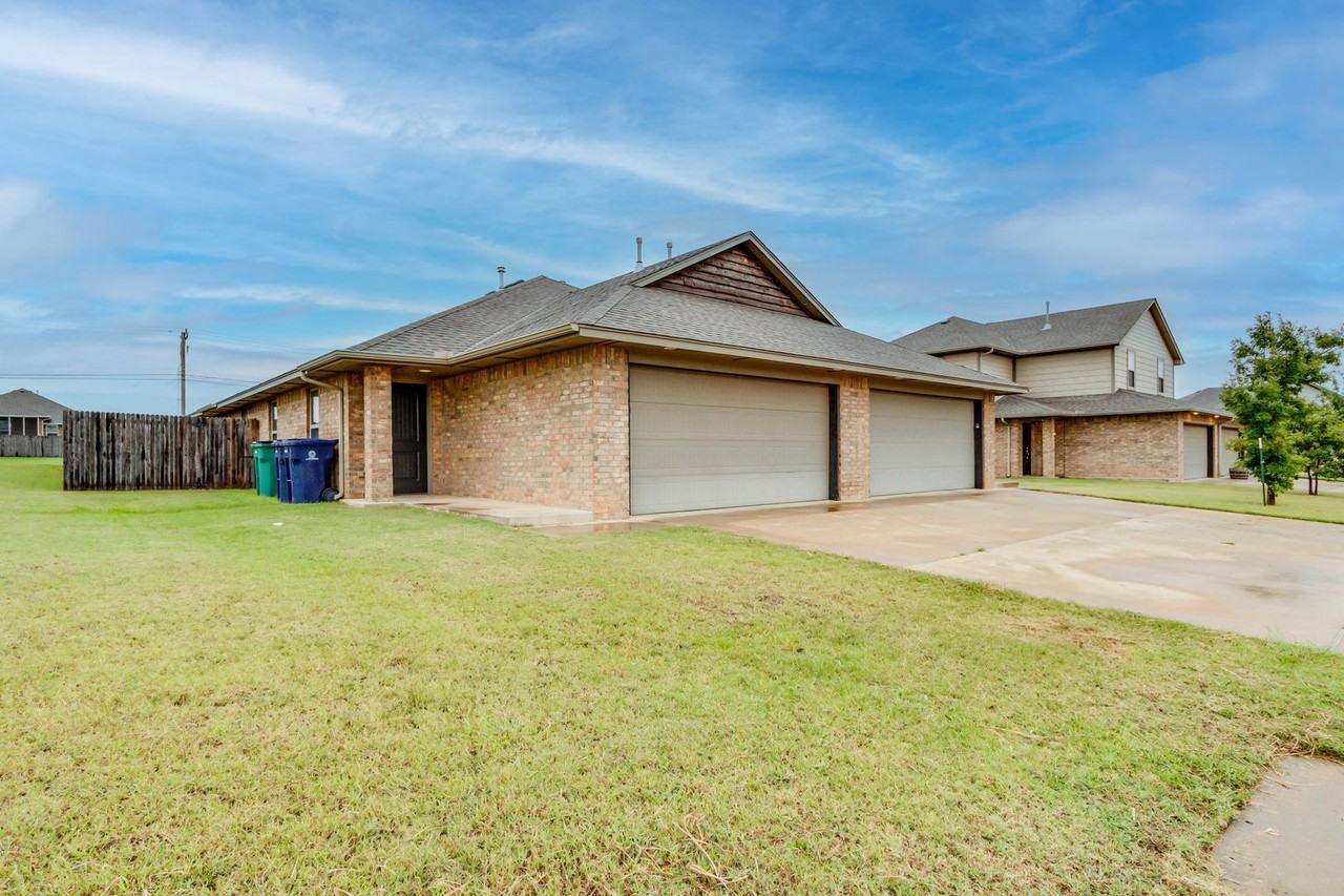 8815 Sw 45th St - Photo 2 of 45