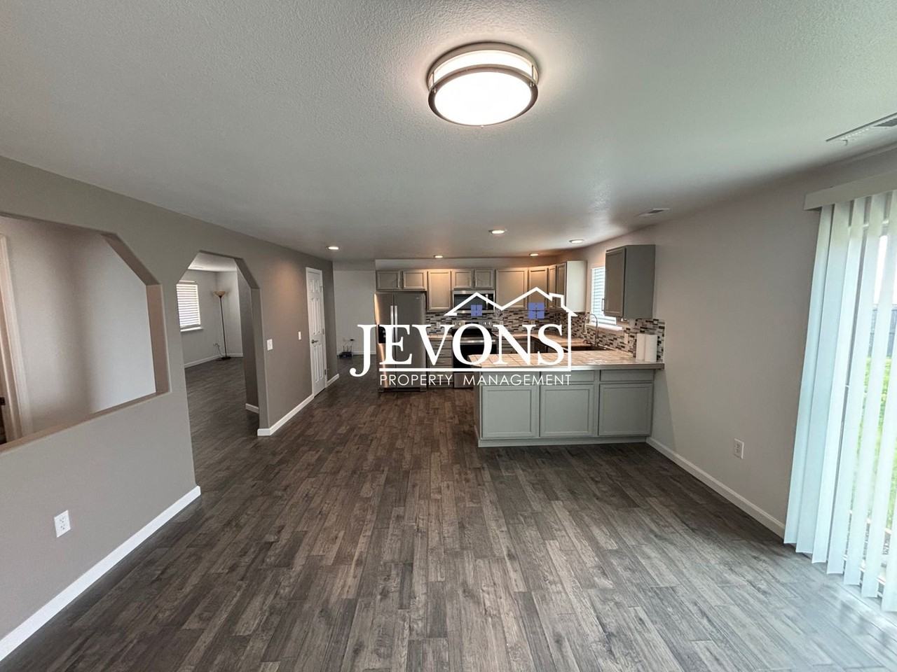 1516 S Husky Dr - Photo 3 of 50