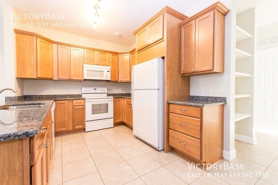 604 Creekside Ln - Photo 2 of 15
