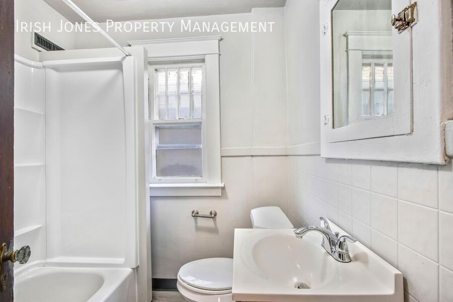 1519 Whitney Ave #2 - Photo 5 of 16