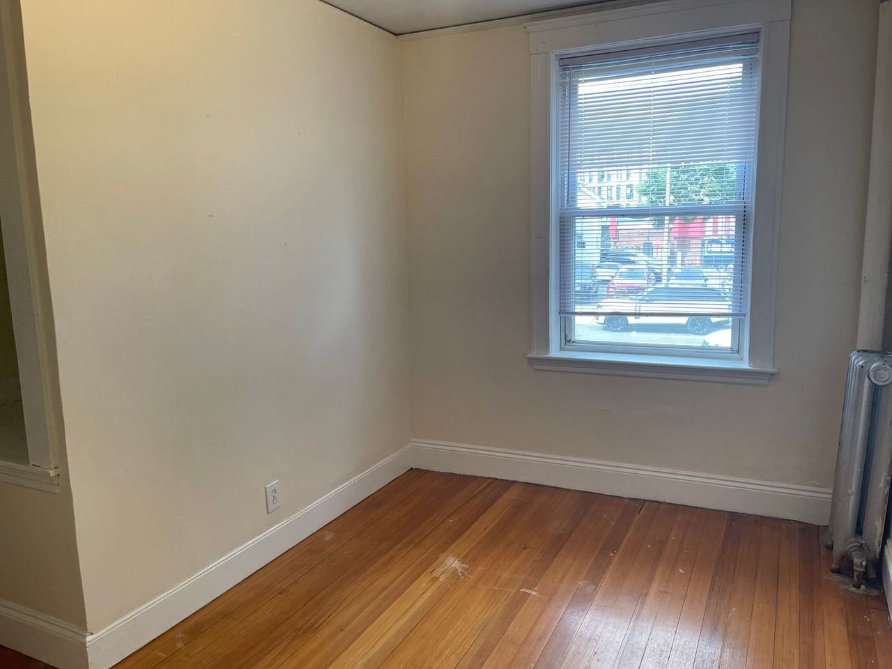 437 Cambridge St - Photo 6 of 11
