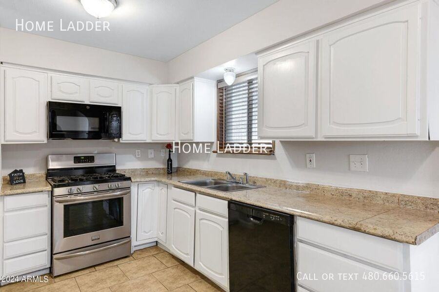 416 W 12th St - Photo 3 of 15