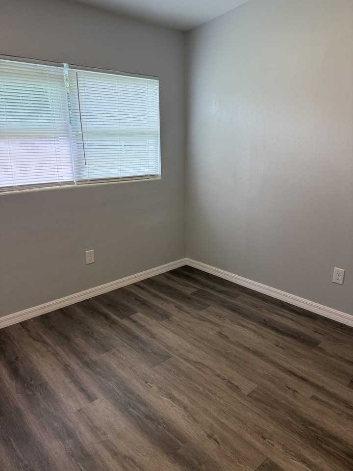 114 Laurel Dr #NA - Photo 2 of 13