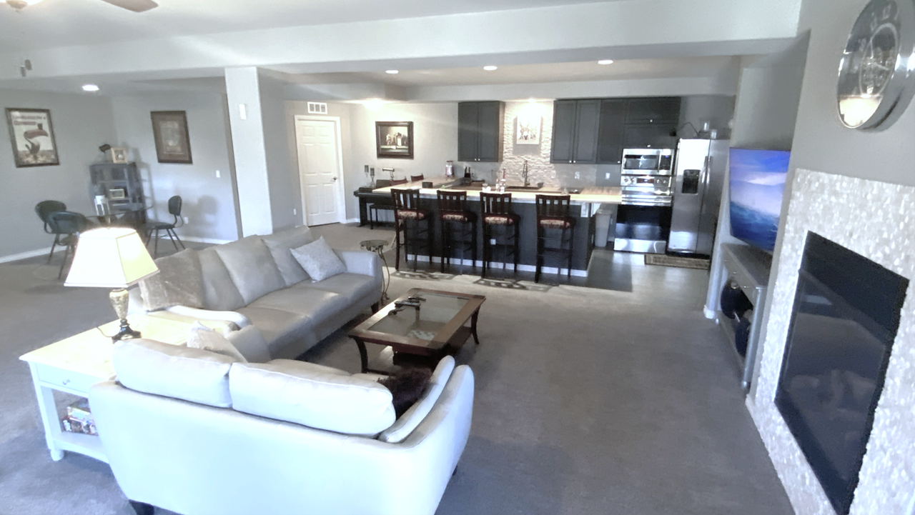 7660 South Blackstone Parkway - Photo 3 of 23