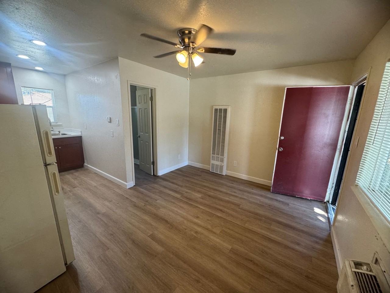 418 E Street - Photo 6 of 8