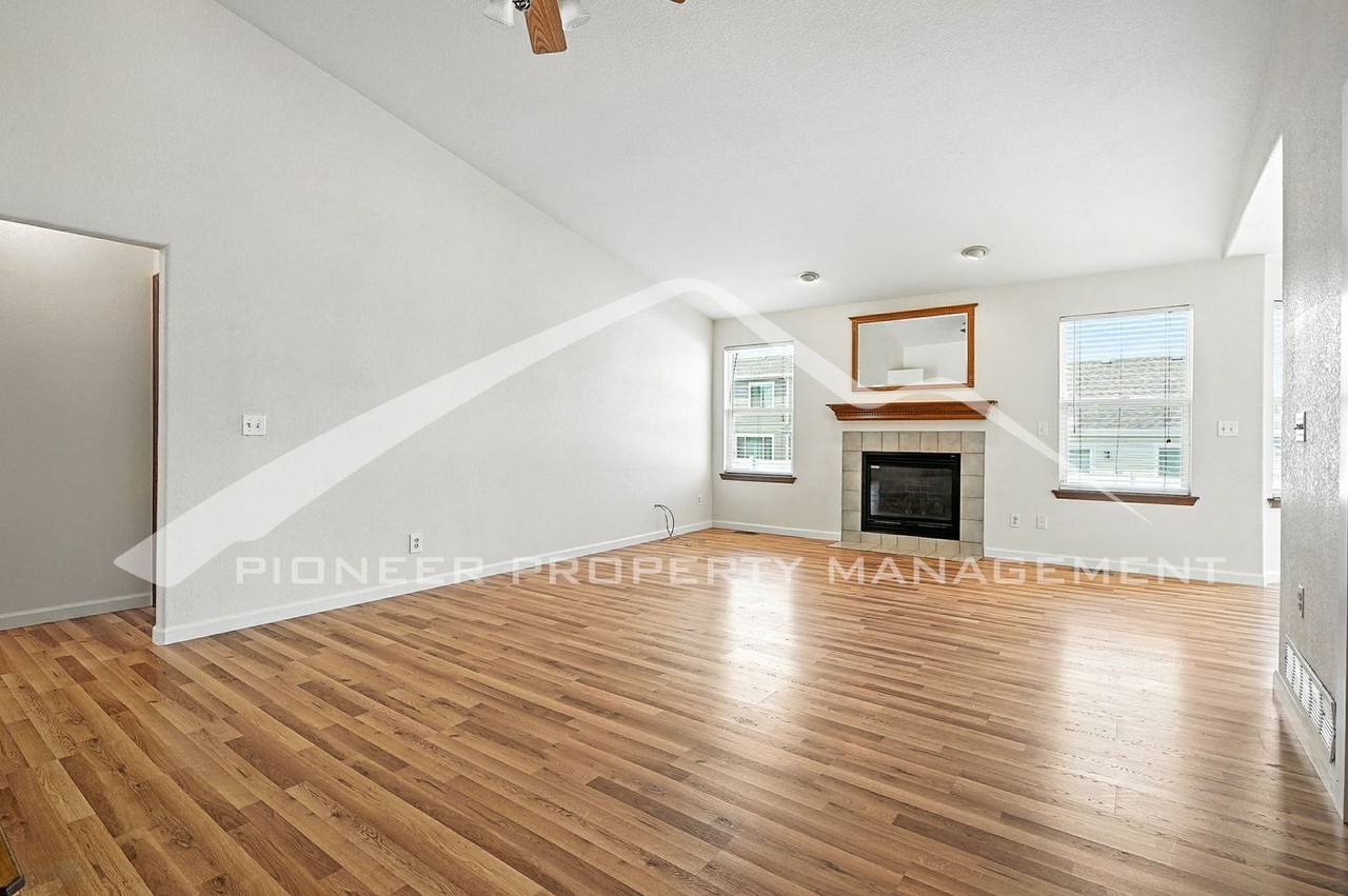 205 Hawthorn St - Photo 3 of 21