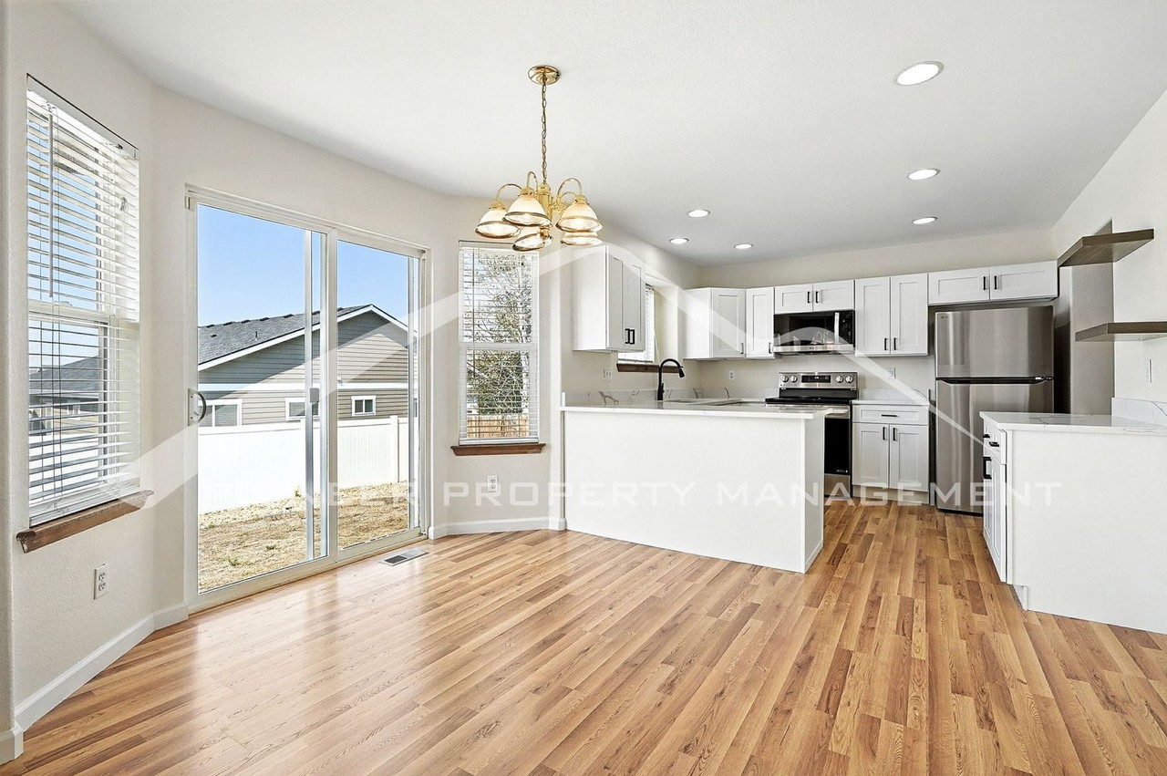205 Hawthorn St - Photo 6 of 21