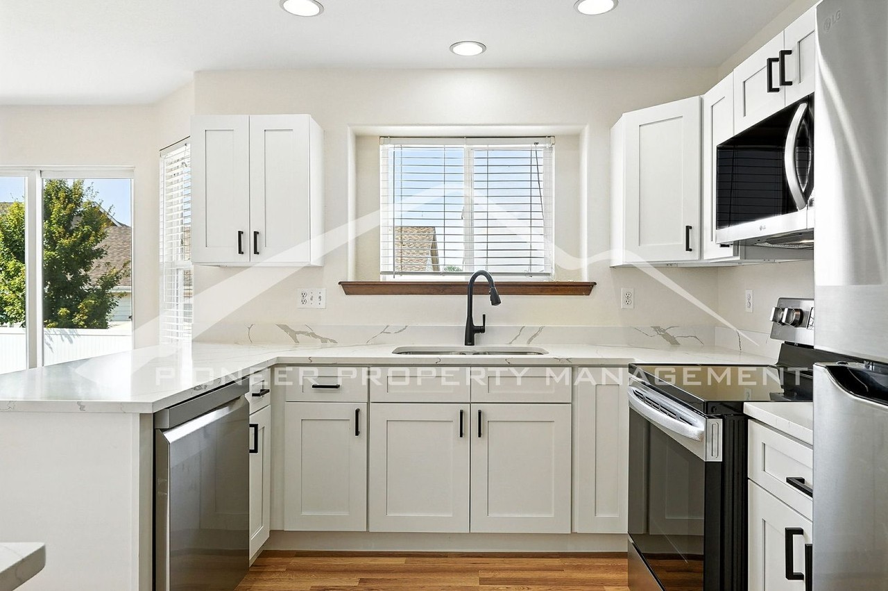 205 Hawthorn St - Photo 7 of 21