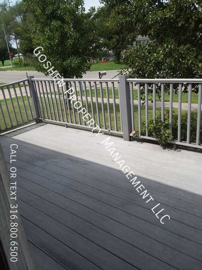 5518 S Vine St - Photo 2 of 9