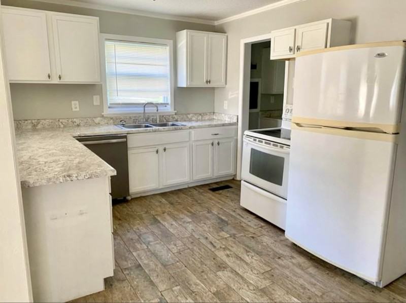 114 Marvin St - Photo 2 of 14