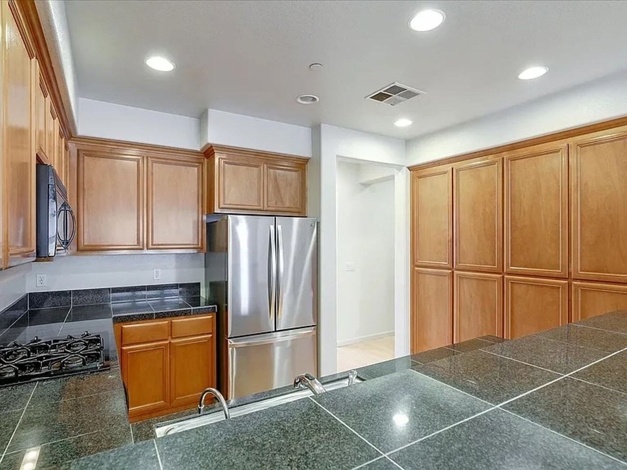 535 Moreland Way - Photo 4 of 11