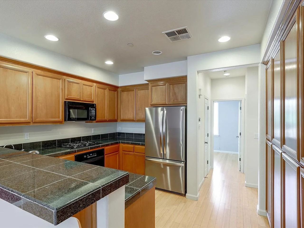 535 Moreland Way - Photo 5 of 11