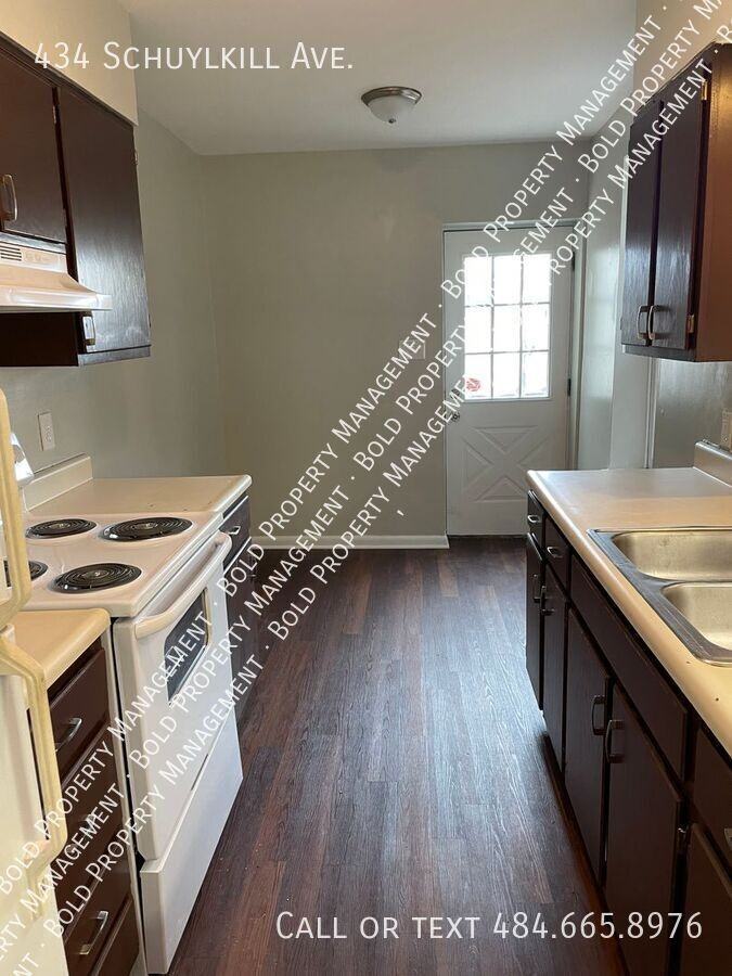 434 Schuylkill Ave - Photo 3 of 10