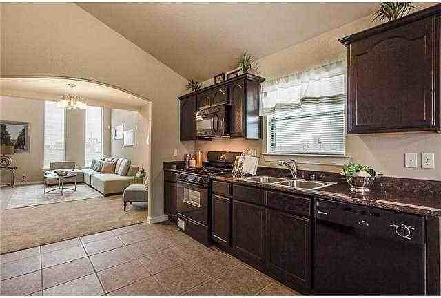 14235 Russ Leach Ave - Photo 3 of 42