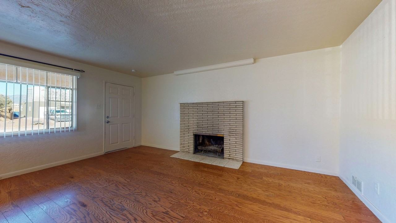 6112 Zimmerman Ave Ne - Photo 7 of 48