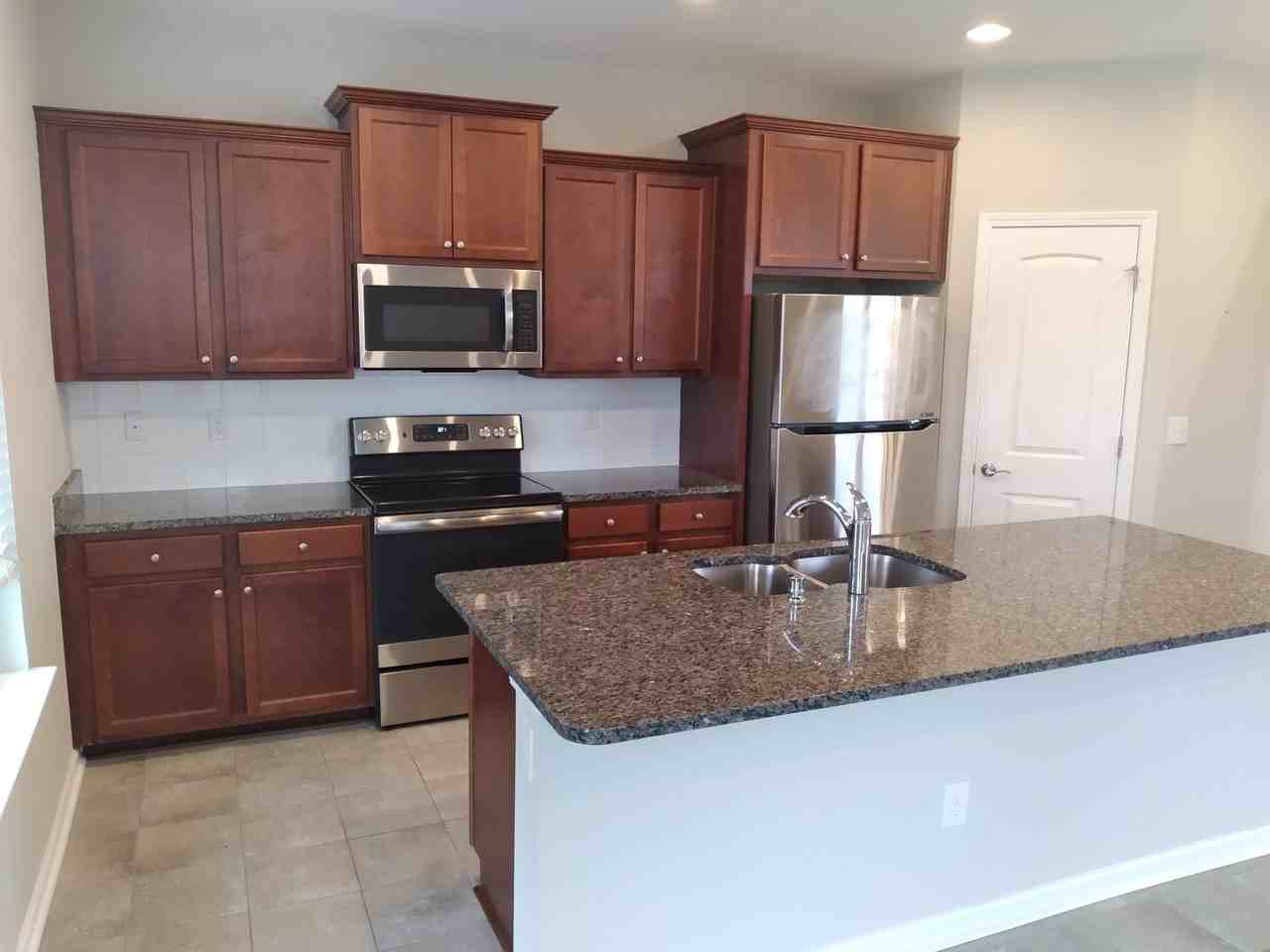 141 Goldenrod Cir - Photo 2 of 18