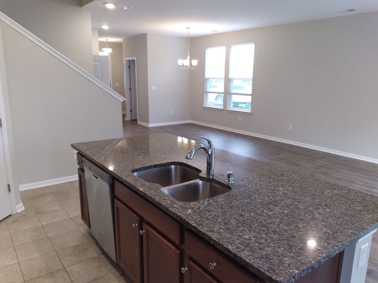 141 Goldenrod Cir - Photo 3 of 18