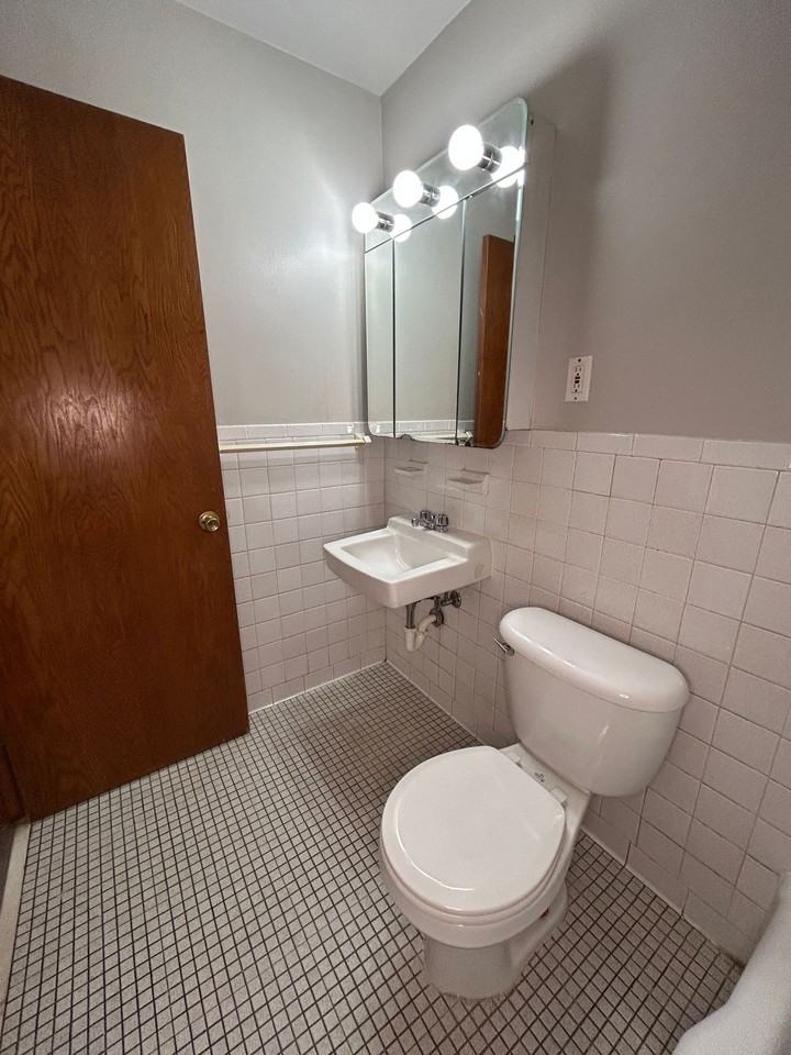 424 W 24th Street Apartments! | LEASING 1 BEDROOMS! - Photo 7 of 24
