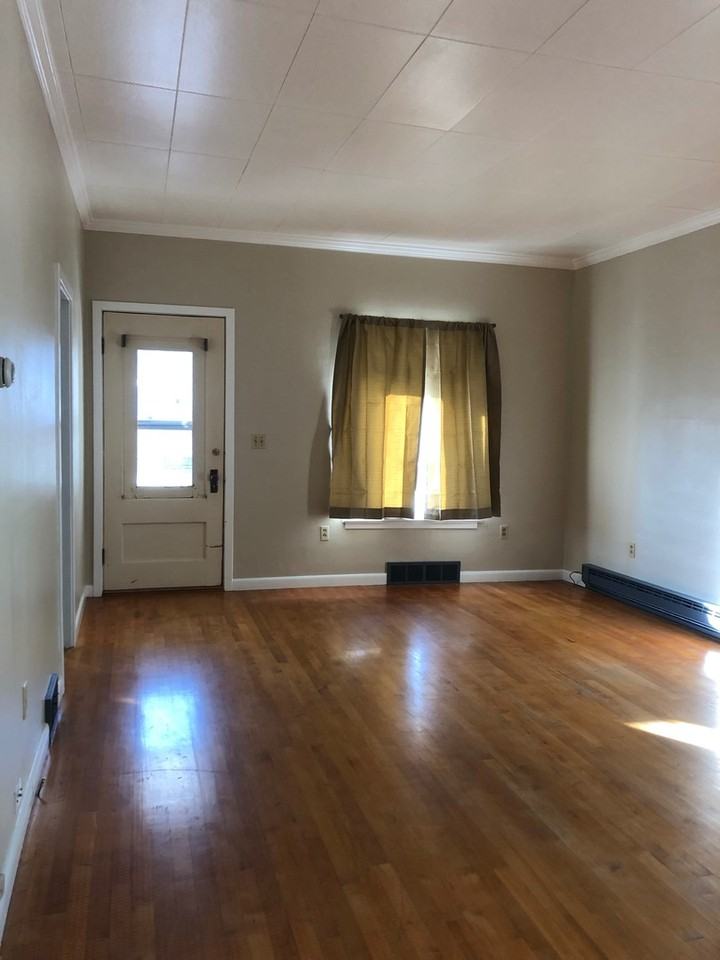 419 Hunter St - Photo 2 of 9