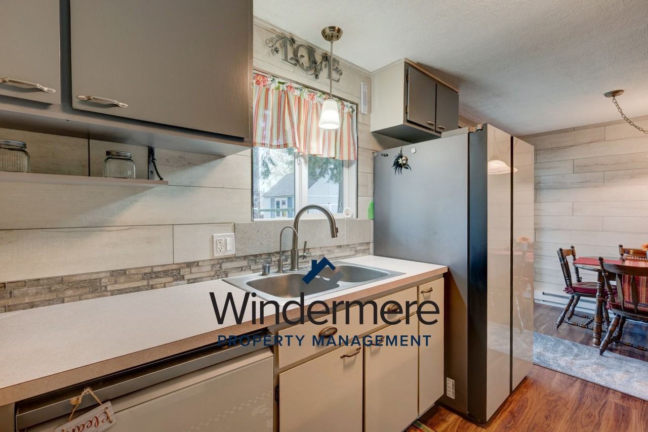 4323 Rhododendron Dr - Photo 3 of 25