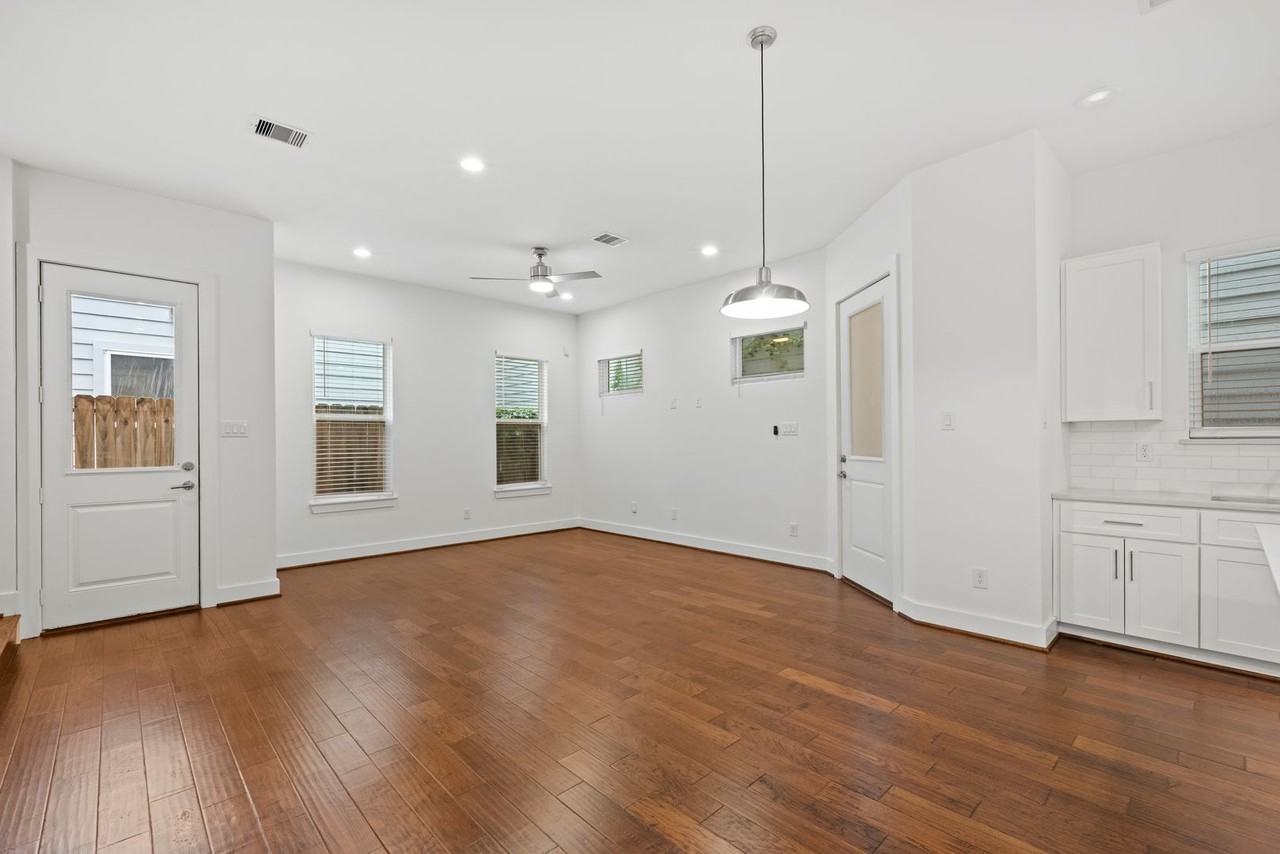 847 Rachel St - Photo 4 of 37