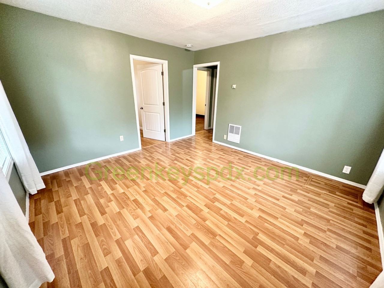5434 Se 20th Ave - Photo 4 of 22