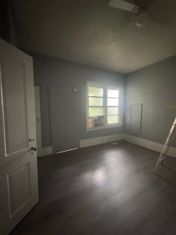 1348 Glover St - Photo 3 of 15
