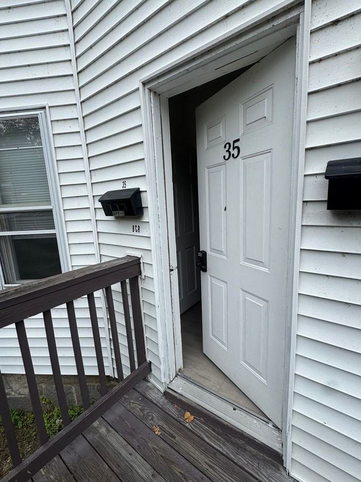 35 Gill Ave - Photo 2 of 15