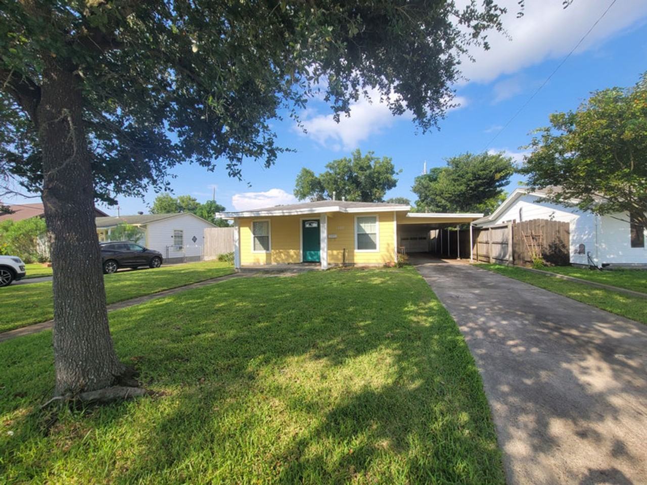1523 Campbell Ln - Photo 2 of 19