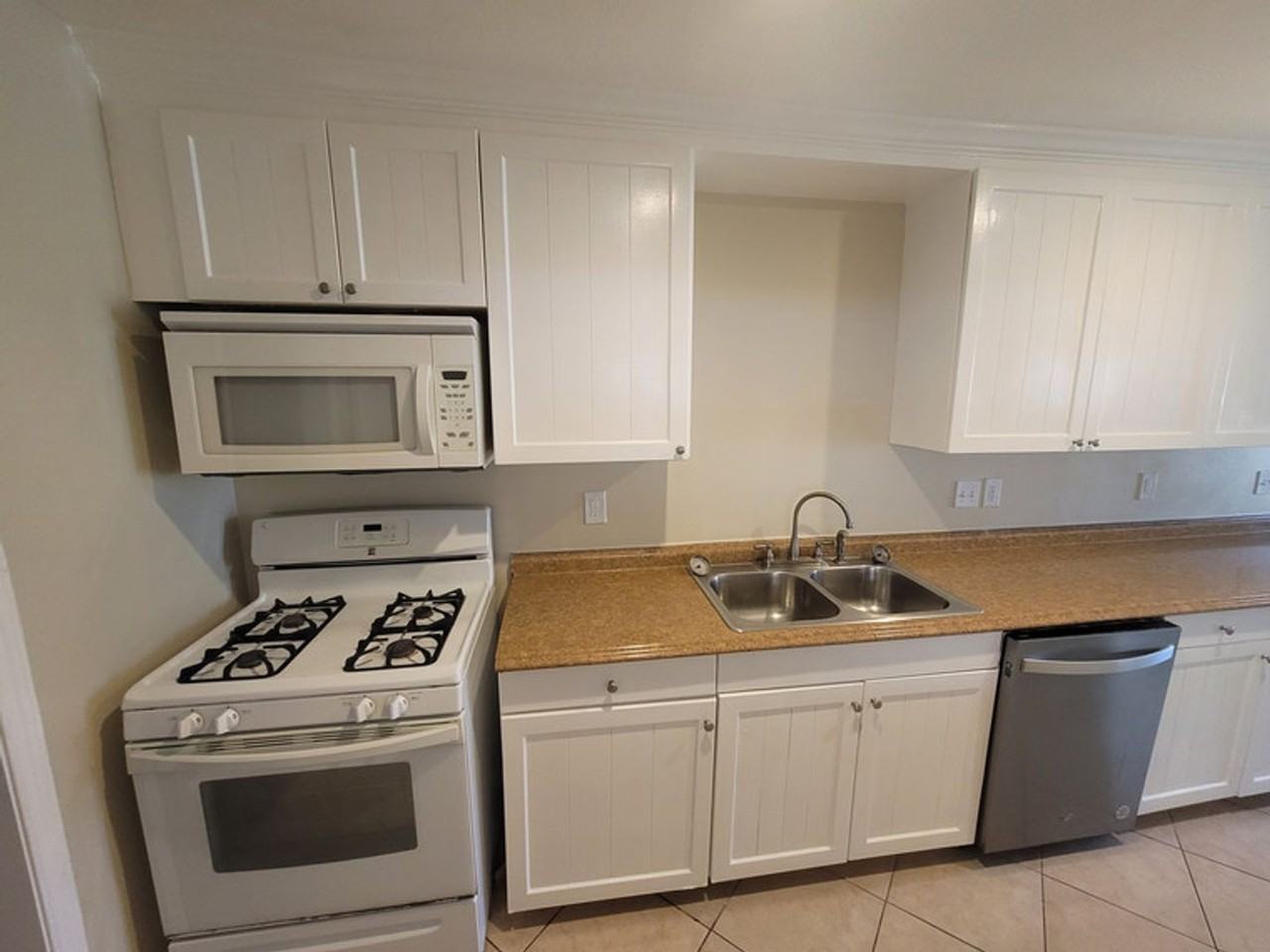 1523 Campbell Ln - Photo 6 of 19