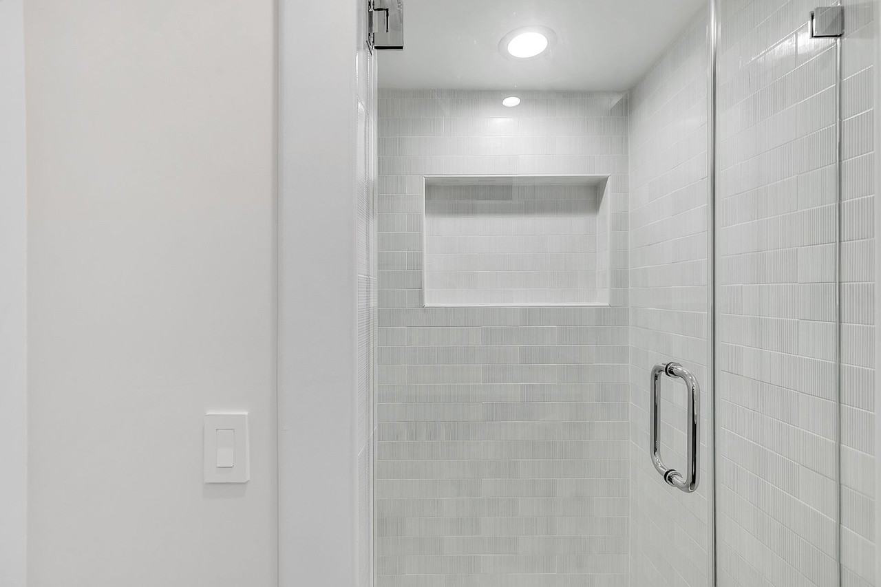 1134 26th St - Photo 6 of 6