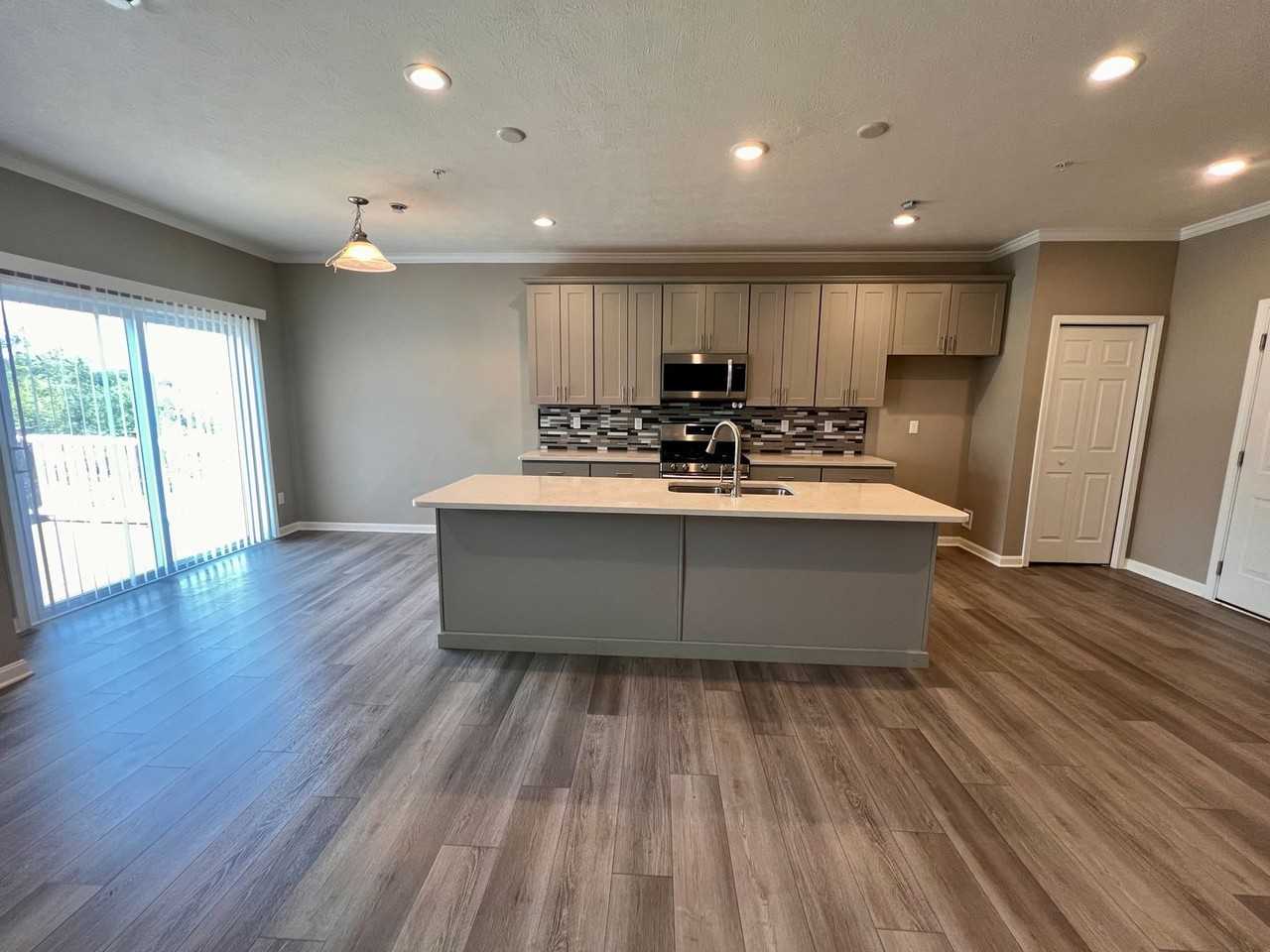 2105 Canterbury Dr - Photo 5 of 42