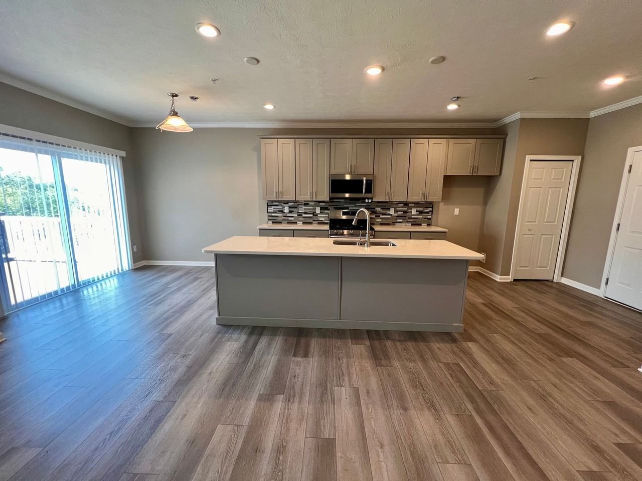 2105 Canterbury Dr - Photo 6 of 42