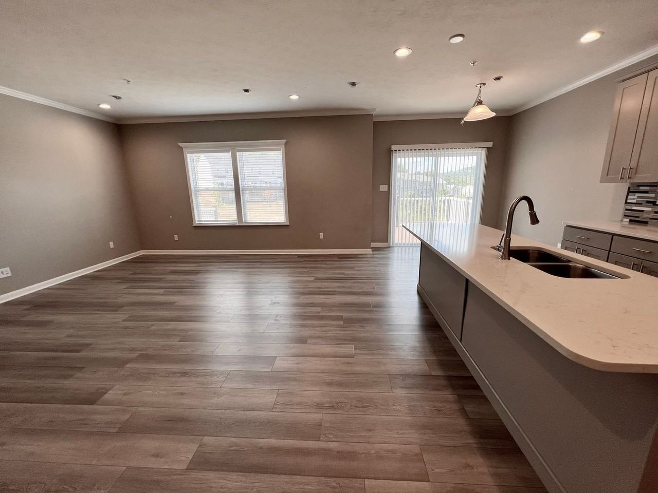 2105 Canterbury Dr - Photo 7 of 42