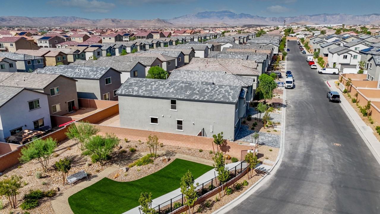 5237 Lynn Creek Ave - Photo 3 of 23